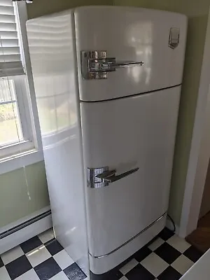 Vintage Refrigerator And Gas Range • $1050