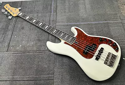 Sire P7 Marcus Miller 5 String Bass Guitar Arctic White (CHIP IN FINISH) • $499.99