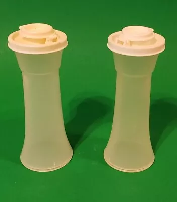 Vintage TUPPERWARE HOURGLASS SALT & PEPPER SHAKERS SET 718-17 And 718-21 • $19.95