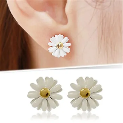 Cream Enamel Daisy Stud Earrings 50s 60s 70s Retro • £4.59