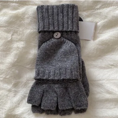 C By Bloomingdale’s Cashmere Gloves. • £48.25