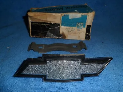 1973 Chevrolet Chevelle Malibu Grille Emblem GM 325299 • $45