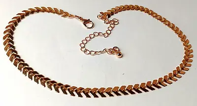  ZG31 --immaculate Lightweight Gold Tone V Shape Chain Choker Necklace • £5
