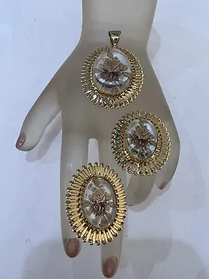 Vintage Beautiful Foild Glass Art Pendant Clip Earrings Set • $44.10