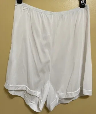 Vintage Vanity Fair Pettipants Bloomers Lounge Tap Pants White Nylon Panties 7 • $19.99