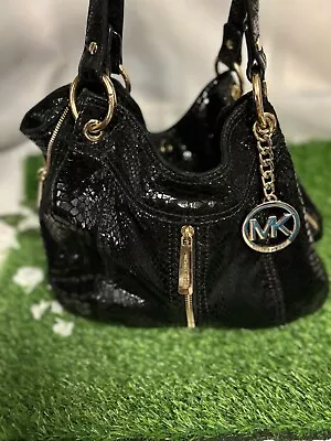 MICHAEL KORS SHOULDER BAG IN Metallic Black Snakeskins With Gold Linked Straps • $25