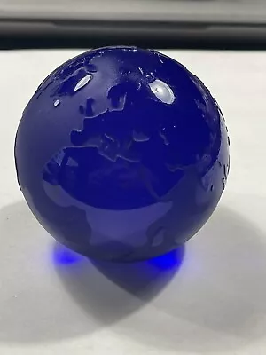 Designer Paperweight Colbalt Blue Etched Glass World Globe Beautiful Vintage  • $12.75