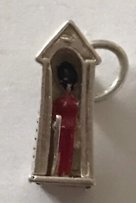 £8 • Buy Vintage Sterling Silver Enamelled Queens Guard Bracelet Charm 2.06g