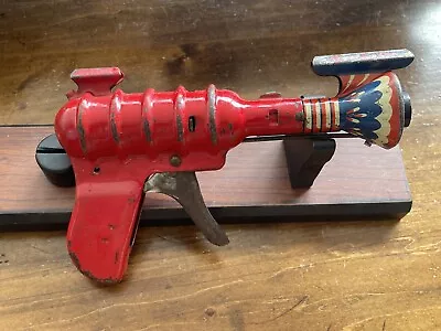 Vintage 1940s Wyandotte  ZZ Ray Gun   Pressed Metal Toy 1940's--729.24 • £291.93