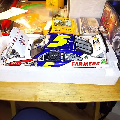 2011 Mark Martin #5 Farmers Insurance 1:24 Action Lionel Diecast Only 719 Made. • $49.99