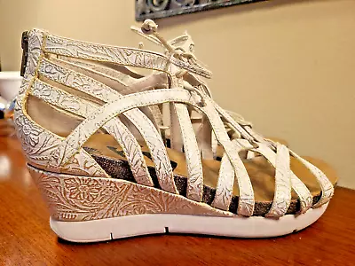 OTBT Womens 9.5 M Nomadic Embossed Leather WEDGE WHITE Sandals Heels Shoes Cage • $39.99