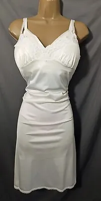 $11.99 • Buy VASSARETTE Nylon & Lace Full Slip Nightgown Slip Dress Size 38 Vintage
