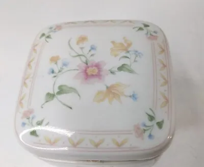 Vintage Porcelain Hinged Clair Burke Country French Collection Trinket Box • £16.87