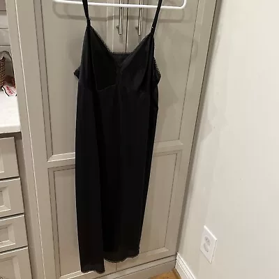 Vanity Fair Slip Nightgown Womens 38 L Black Dacron Cups Nylon Skirt-All Antron • $9.99
