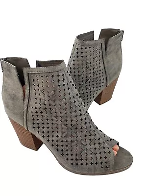 Maurices Floral Weaved Perforated Ankle Boot Booties Womens 11 Gray Peep Toe • $12.99