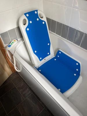 £175 • Buy Elixir Lightweight Compact Folding And Reclining Mobility Chair Bath Lift