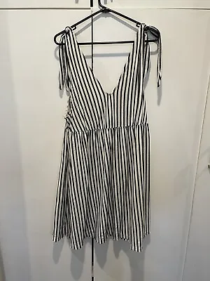 $5 • Buy Asos Maternity Dress Size 16-18