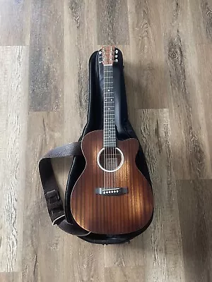 Martin 000CJR-10E Street Master W/Gig Bag • $400