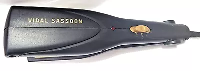 Vidal Sassoon 2” Flat Iron Hot & Gold • $10