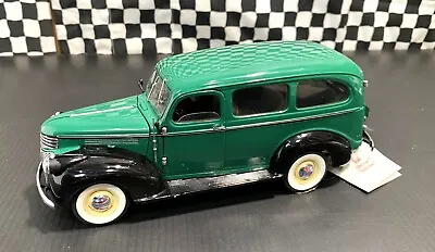 Franklin Mint 1946 Chevrolet Suburban Carryall W/Adventure Package - 1:24 Boxed • $87.39