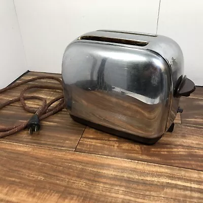 VTG Chrome Bakelite Toastmaster Automatic 2-Slice Pop Up Toaster WORKS See Video • $39.99