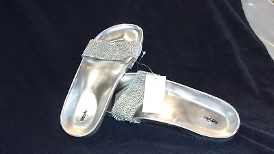NEW Womens 9 * MOSSIMO * Silver Bling Platform Sandals Slides Flip Flops S-131 • $24.99