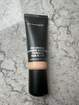 MAC PRO LONGWEAR NOURISHING WATERPROOF FOUNDATION 25ML - SHADE: NW22 Brand New • £30