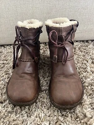 UGG Australia Brown Cove 5136 Boots Womens SZ 8 Brown Leather Sheepskin Lined • $35