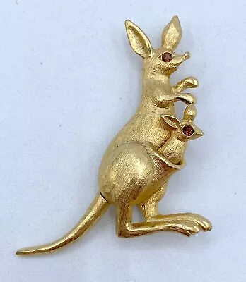 B8-790 Vintage Brooch Signed Avon Gold Pin 2  Kangaroo Animal Crystal • $7.99