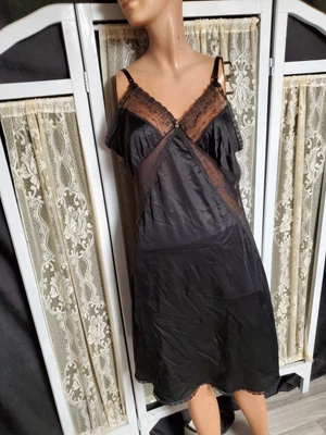 $12.99 • Buy Vtg Sz 38 Soft Silky Full Slip Dress ASHLEY TAYLOR Plunging Cutout Lace Nylon