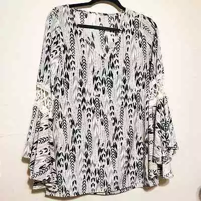 Yahada Womens Shirt Small Boho Bell Sleeves Cut Outs Blouse Cream Black • $11.69