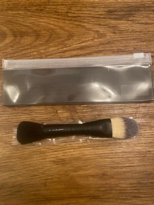 £10.99 • Buy Mac Double Ended Foundation Brush In A Pouch With A Sweet Treat And Freepost 