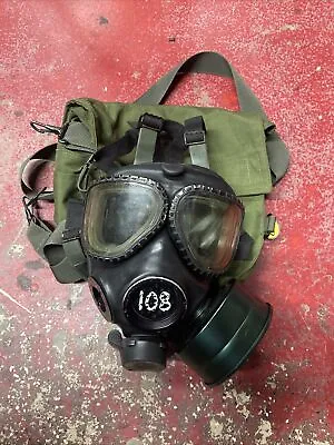 US Military M40 Gas Mask Size Medium With Bag Lot 1 • $149.99
