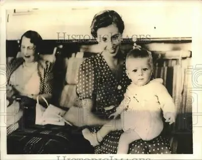 1936 Press Photo Ex Queen Victoria Eugenie Of Spain & Baby Arrive In NY • $29.88