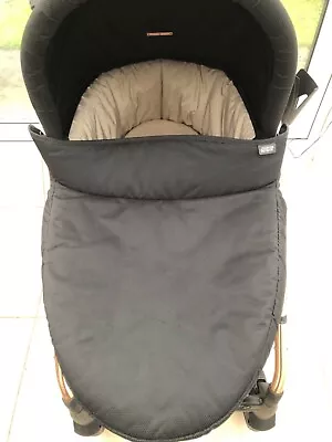 Mamas & Papas Sola Rose Gold Carrycot Pram & Pushchair Car Seat & Isofix Base • £130