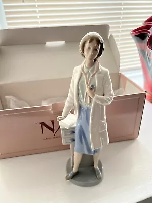 Rare Nao By LLadro Female Doctor 00350 Boxed Great Condition • £160