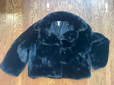 Victoria Secret Women’s Puffy Faux Fur Coat Size Medium Black Clío Close • $24.99