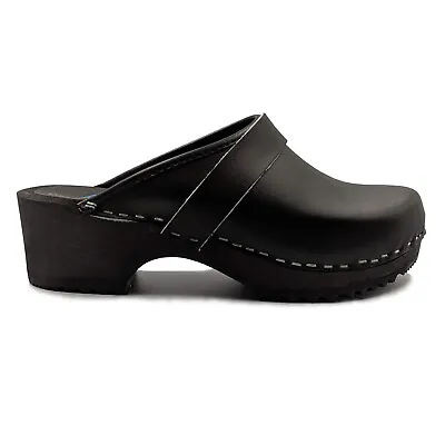 AM-Toffeln 100 Clogs In Black - Wooden Footbed • £34.95