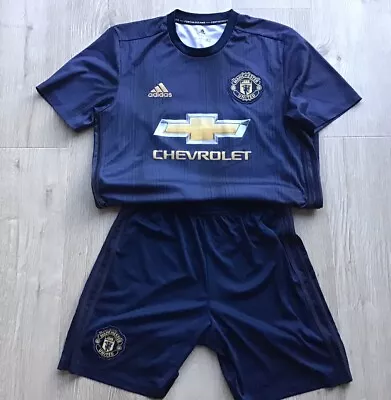 Manchester United Kit Size 15-16 / Medium • £12.50