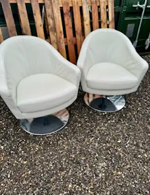 Cream Faux Leather Swivel Bucket Seat Chair • £80