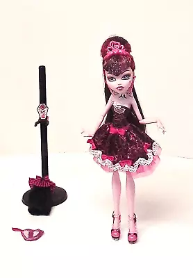 Monster High Sweet 1600 Draculaura 2008 With Stand Skirt Purse & Invitation • $139.99