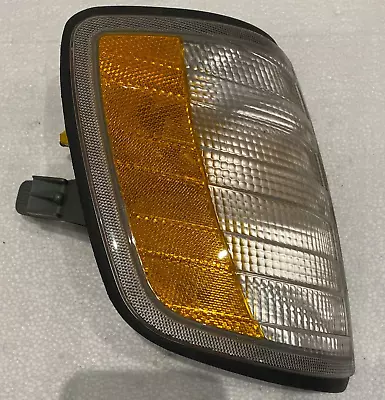 $85 • Buy Mercedes W124, 280E,E320,E400,e500 Right Front Signal Light 1248261243
