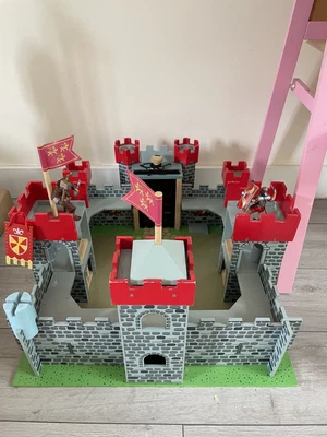 £30 • Buy Le Toy Van Wooden Lion Heart Castle With Two Papo Figures