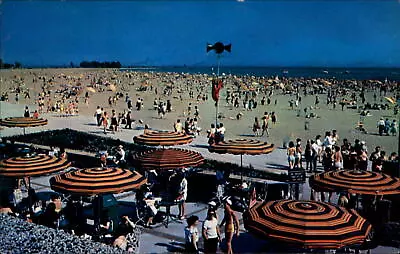 Michigan Mt Clemens Metropolitan Beach Umbrellas ~ 1950s-60s Postcard Sku729 • $1.99