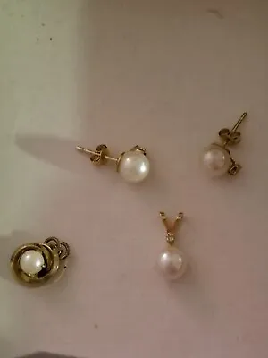 Zales 14 Kt Gold Pearl And Diamond Earring Pendant Set • $150