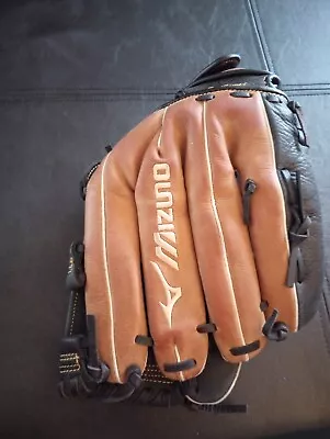 Mizuno Fielders Glove • $9.99