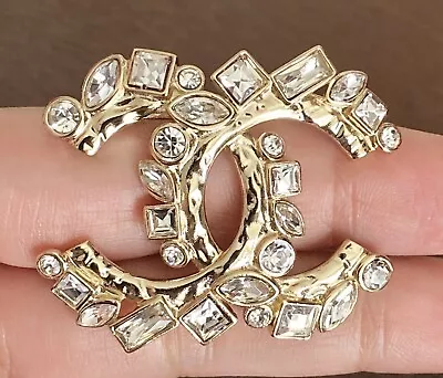 CHANEL CC Baguette Crystal Brooch / C204-23147 • $389