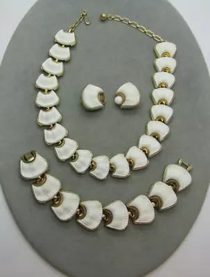 Vintage 1950s Signed Crown TRIFARI White Cabochon Necklace Bracelet Earrings Set • $69.99