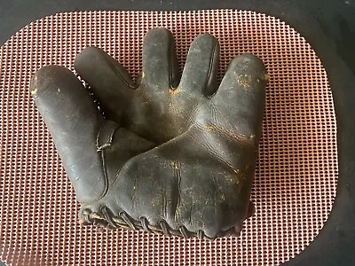 Vintage 1940s Baseball Mitt • $35