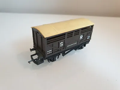 Hornby 10 Ton SR Cattle / Sheep / Livestock Wagon Brown 51915 R106 OO Gauge • £6.99